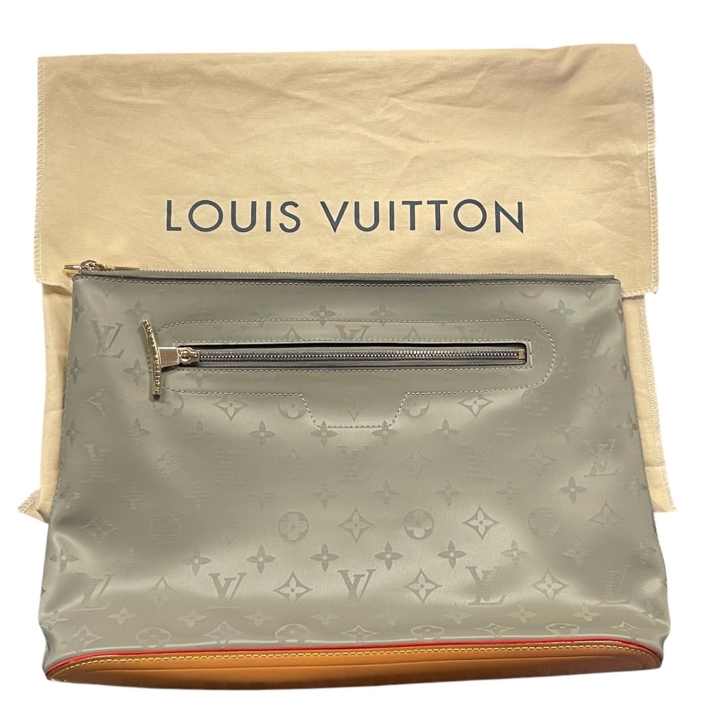 *NEW* 2018 Authentic Louis Vuitton Monogram Eclipse Pochette Voyage MM